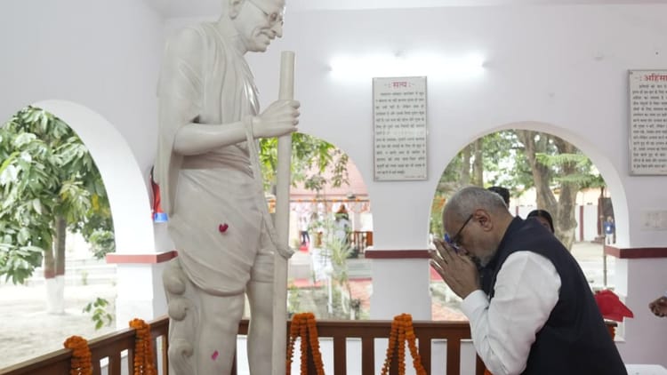 Bihar News: गांधी आश्रम पहुंचे उपराष्ट्रपति सीपी. राधाकृष्णन, बापू को दी श्रद्धांजलि; ऐतिहासिक विरासत को सराहा