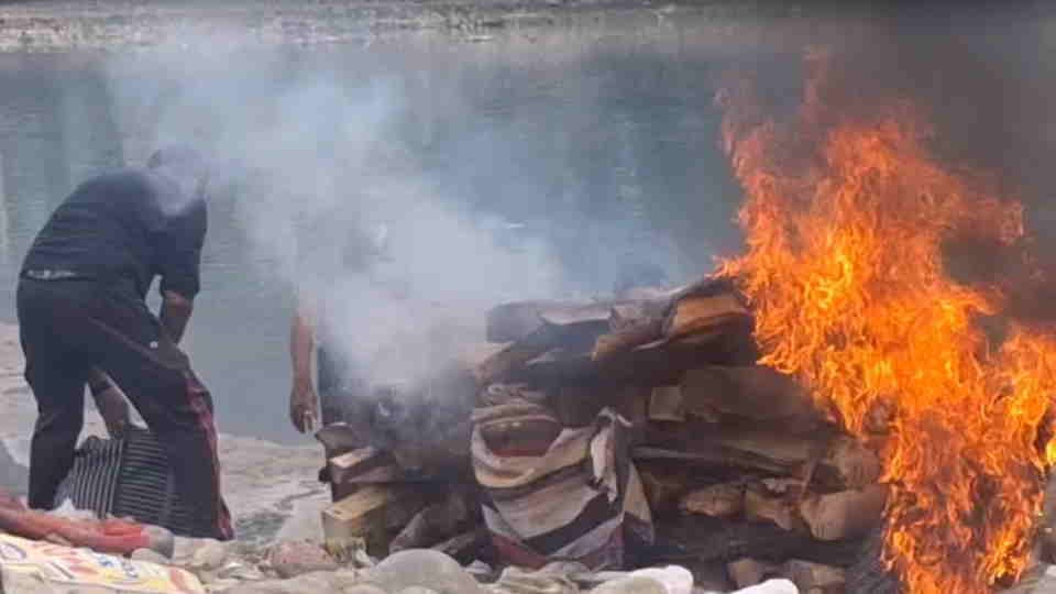 Srinagar News: Denied even dry wood for 19 year old girl funeral done by burning diesel and tires