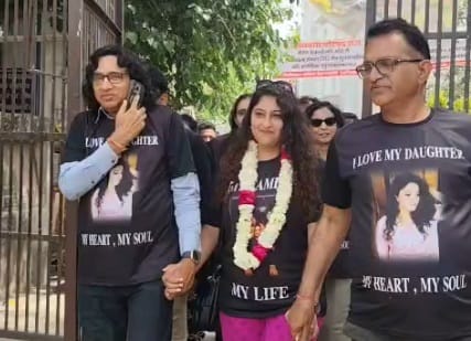meerut father celebrates daughters divorce dhol nagade