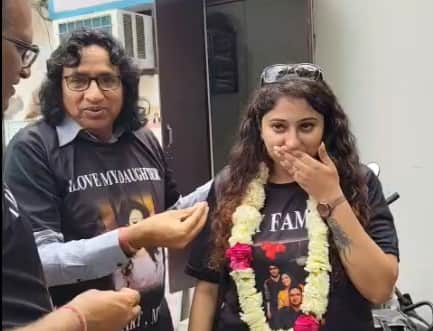 meerut father celebrates daughters divorce dhol nagade