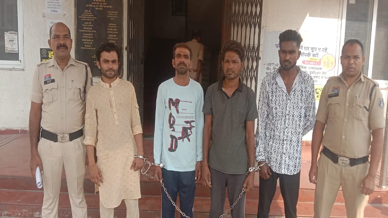 Intensive checking campaign in Raipur, police took action against those carrying weapons and hiding places
