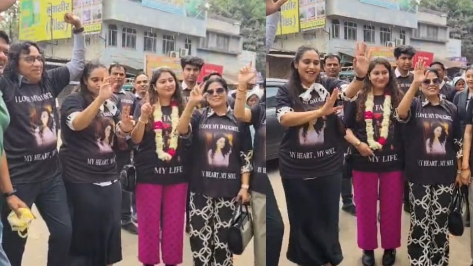 meerut father celebrates daughters divorce dhol nagade