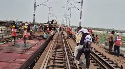 Kanpur Day 3 of Mega Block on Ganga Rail Bridge 200 Workers Lay 36 Sleepers Painting of Cabins Also Begins