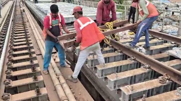 Kanpur Day 3 of Mega Block on Ganga Rail Bridge 200 Workers Lay 36 Sleepers Painting of Cabins Also Begins