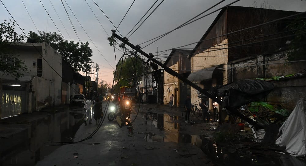 Rain wreaks havoc in Kanpur Areas from Chakeri to Kakadev submerged CM Grid roads turn hazardous