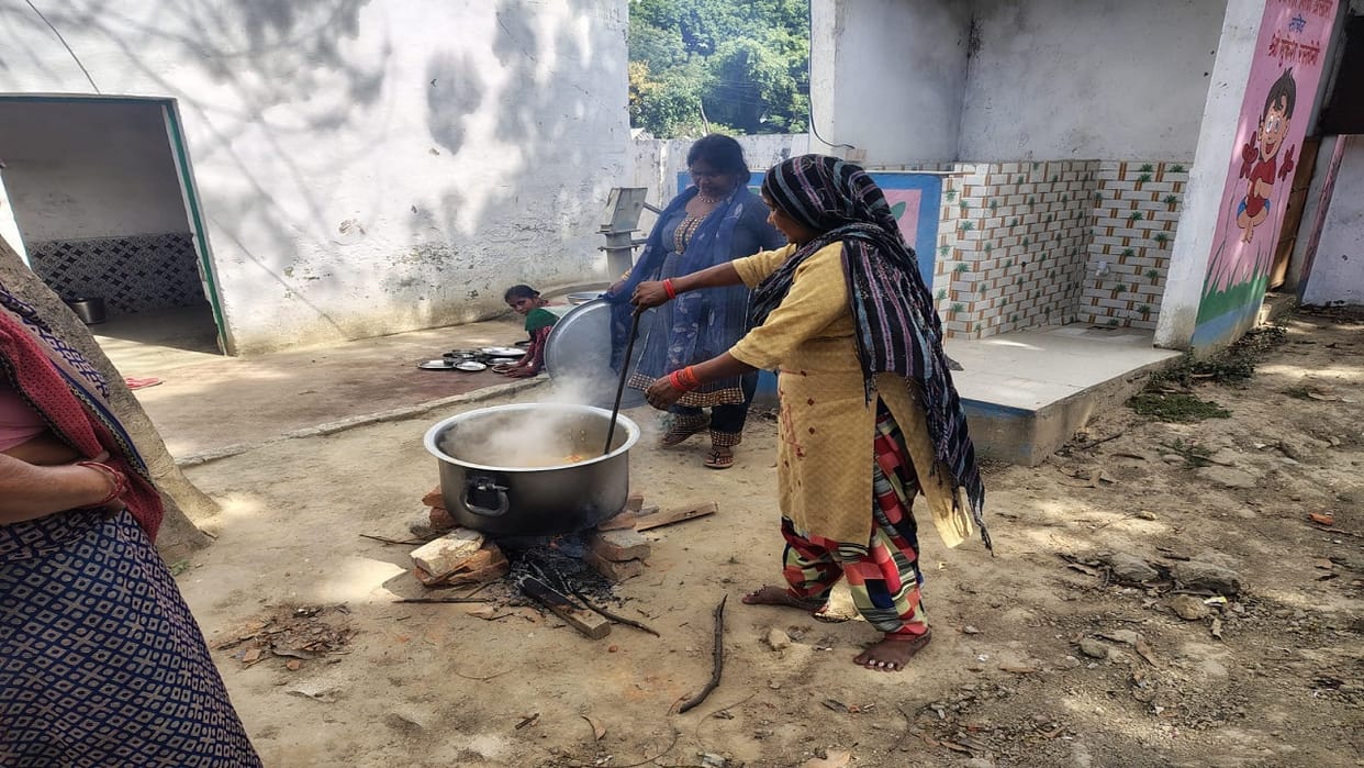 Gas Shortage Takes a Heavy Toll on 'Mid-Day Meals' in Bareilly