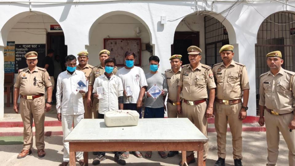 Four Accused Arrested in Bahraich who Printing Counterfeit Currency Offering Three Fake Notes One Genuine Note