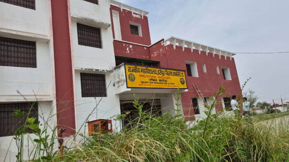 10 teachers And only 19 students are enrolled in Govt College in Haripur Nihastha at Raebareli