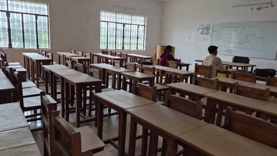 10 teachers And only 19 students are enrolled in Govt College in Haripur Nihastha at Raebareli