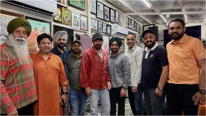 Ramayana Movie Actor Sunny Deol meets Satinder Sartaaj Praised dhurandhar Movie jaiye sajna Singer