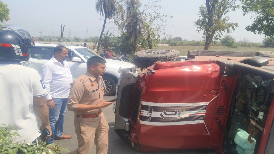 Meerut: Thar overturns after hitting bike, youth dies, woman's condition critical; horrified eyewitnesses
