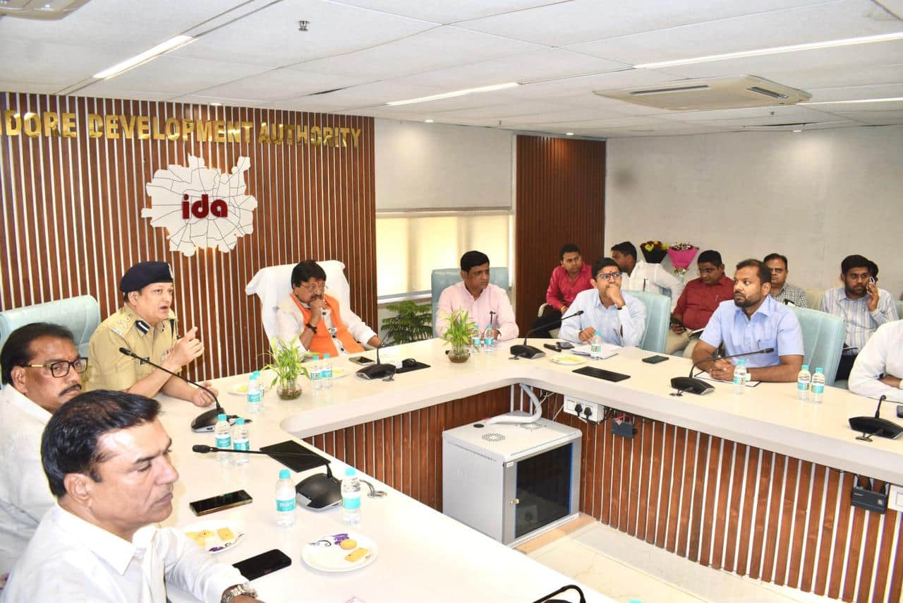 विकास कार्यों को लेकर बैठक।