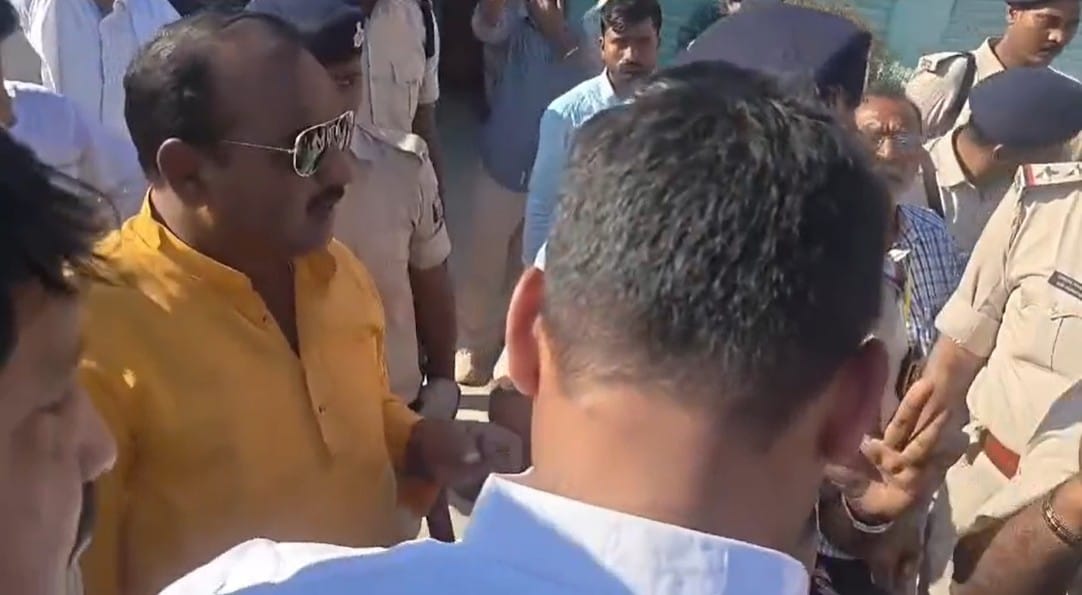 Bihar News: Chaos ensues to welcome Nitish Kumar MLA stopped at airport news in Hindi
