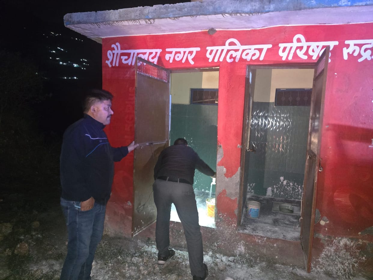 Rudraprayag: Late-Night Action by Officials Ahead of Char Dham Yatra Crackdown on Overpricing and Illegal Gas