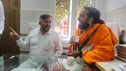 IIT Baba Abhay Singh reached Jhajjar with his wife