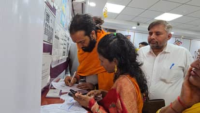 IIT Baba Abhay Singh reached Jhajjar with his wife