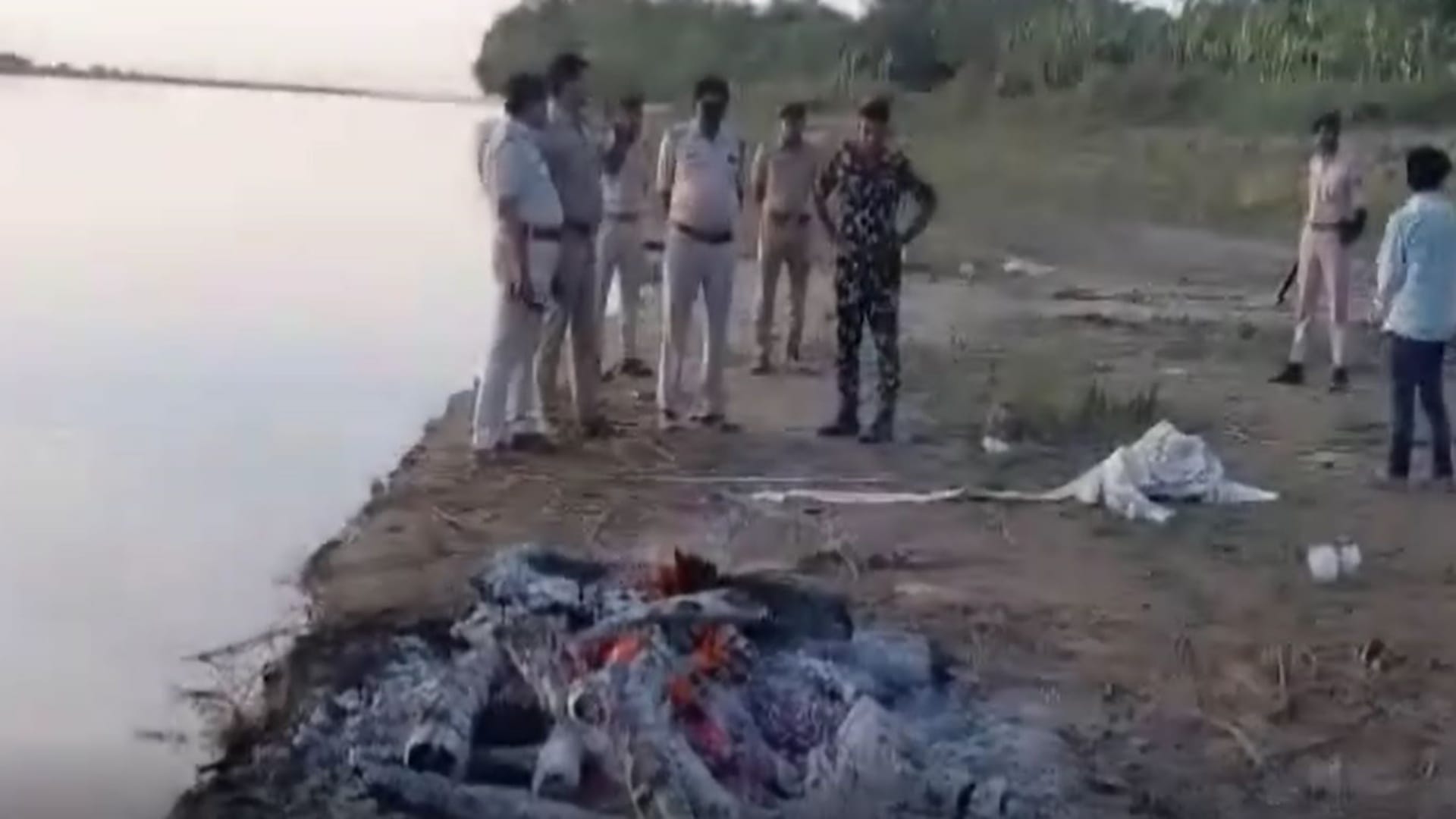 विवाहिता को पेट्रोल डालकर जलाया