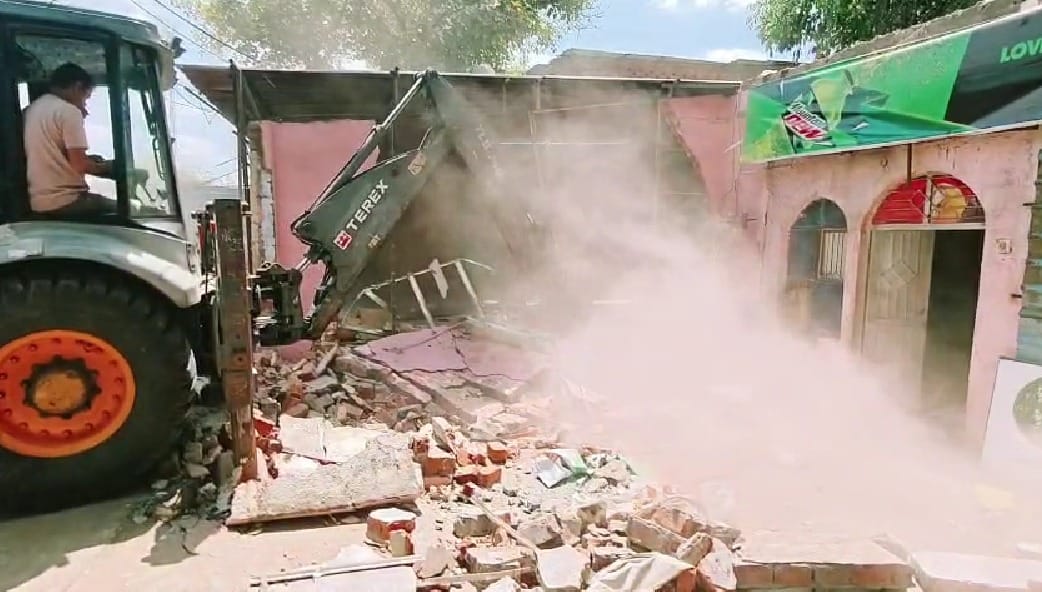 Bulldozer Action at Bada Talab: 9 Shops Demolished on Day One; Bulldozers to Target 347 Encroachments Over the
