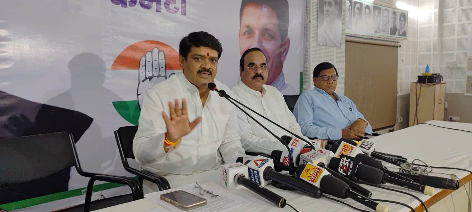 पीसीसी में प्रेसवार्ता