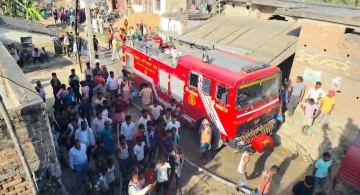 Bihar News LPG Cylinder Blast Triggers Major Fire, Over 18 Houses Reduced to Ashes