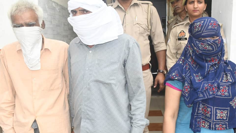 गिरफ्तार तीनों हत्यारोपी।