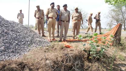Jhansi: A young woman's body was found murdered and thrown on the roadside