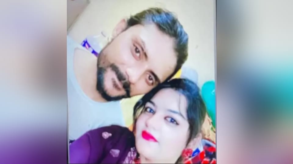 Meerut: Due to domestic dispute, husband poured oil on his wife and himself, fire broke out due to snatching,