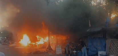 Fire breaks out in Phool Bagh fruit market, over a dozen shops affected