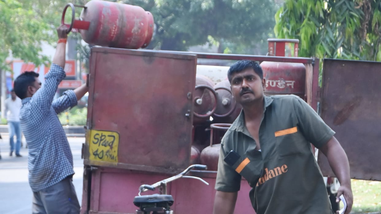 LPG Booked a week ago but gas cylinder has not yet reached home in Bareilly