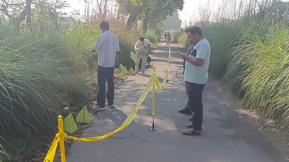 मौके पर जांच करती टीम