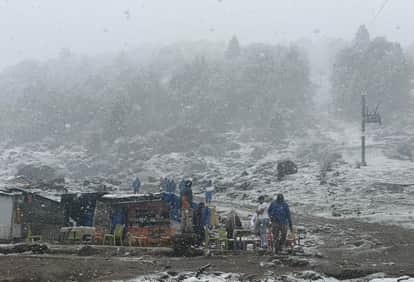 Uttarakhand Weather shifts from hills to plains rain brings a chill to Dehradun while Auli witness snowfall