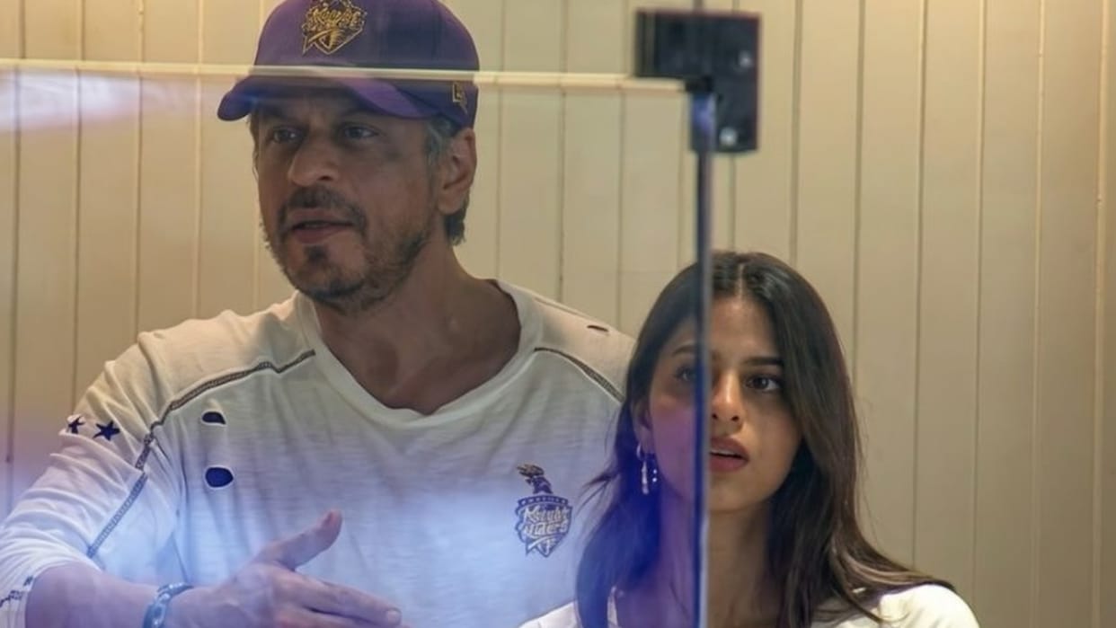 Shah Rukh Khan and Daughter Suhana Motivate KKR Team Fans Like King Khan New Look