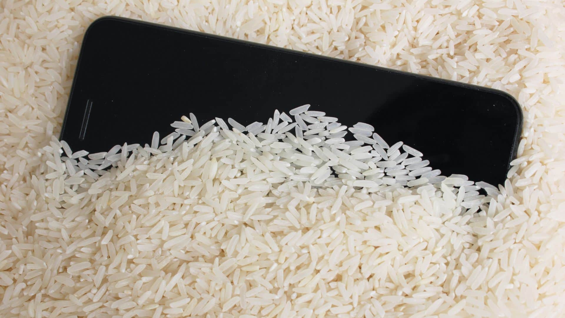 मोबाइल फोन का पानी में गिरना