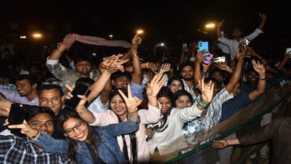 Punjabi singer Sunanda Sharma spread magic with her voice at Star Night in Bareilly