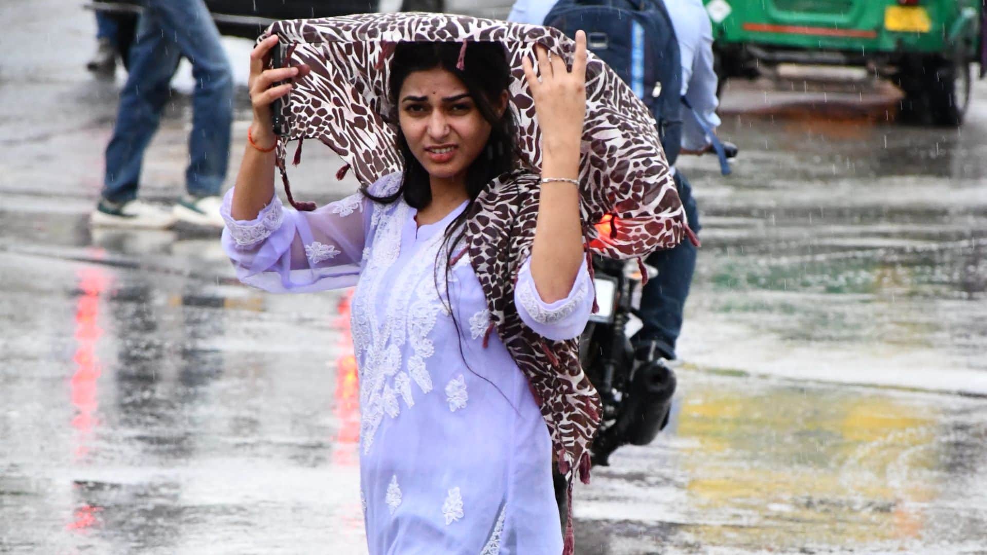 Pre-Monsoon-like Scenario in April Fifth Spell of Unseasonal Rain in Kashi in Last 10 Days