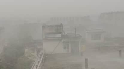 Heavy rain with strong winds in Aligarh