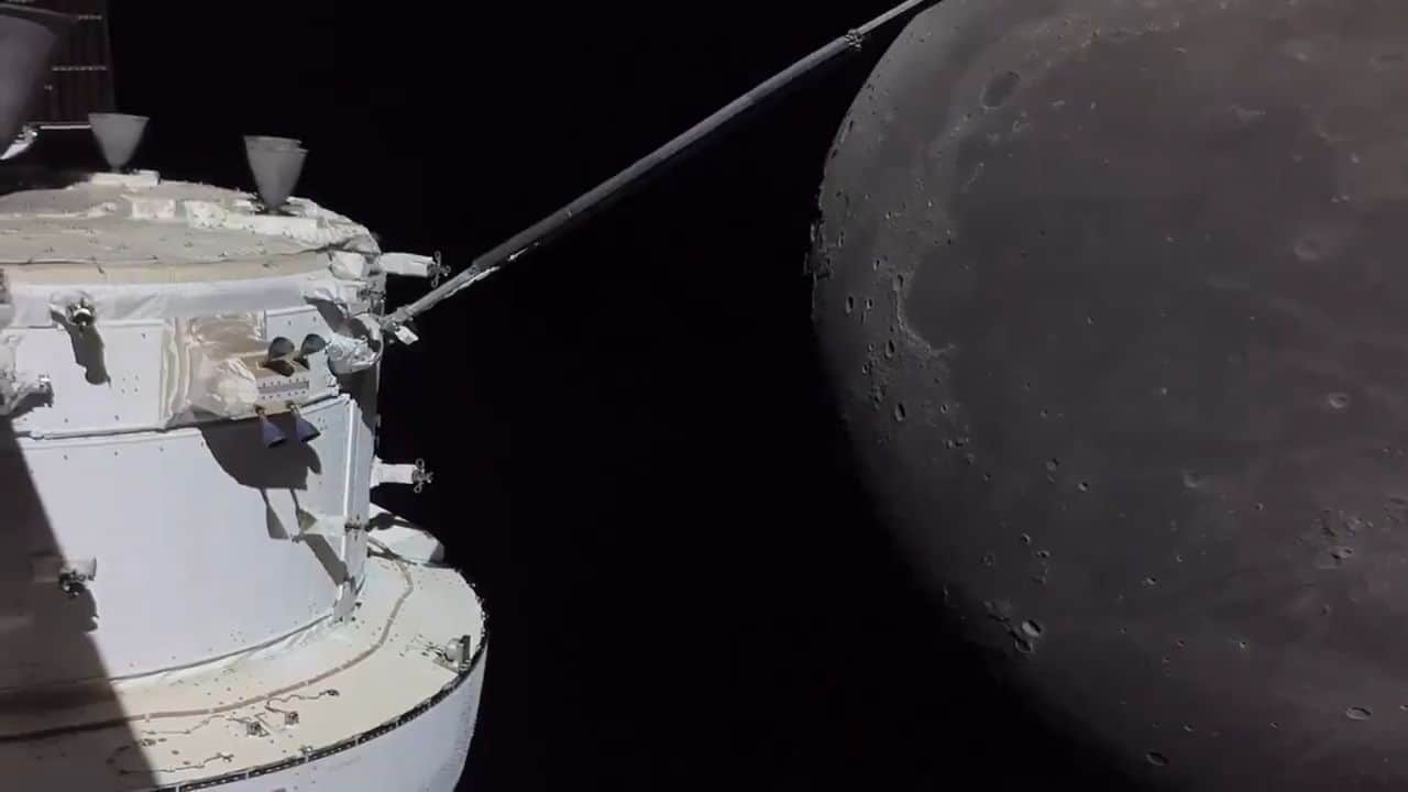 artemis 2 moon flyby video close view lunar surface nasa