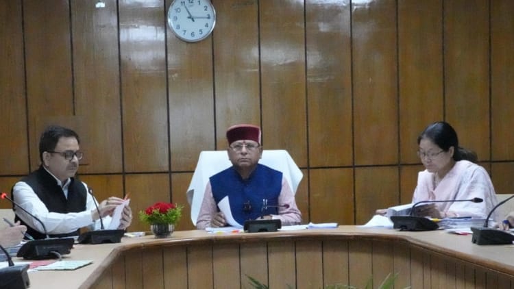 Uttarakhand: साहित्य कल्याण कोष बनेगा और बुजुर्ग साहित्यकारों को मिलेगी पेंशन, भाषा मंत्री ने मांगा प्रस्ताव