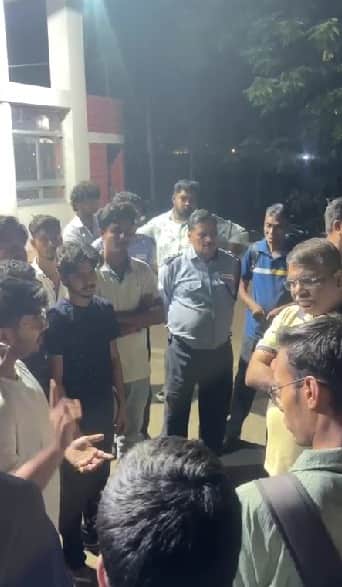 छात्रों का विरोध