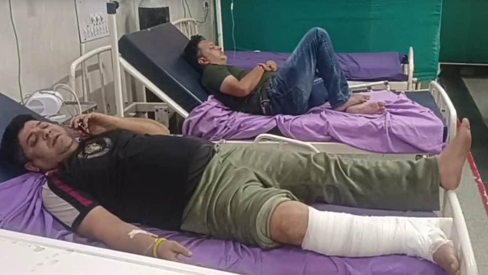 अस्पताल में भर्ती घायल