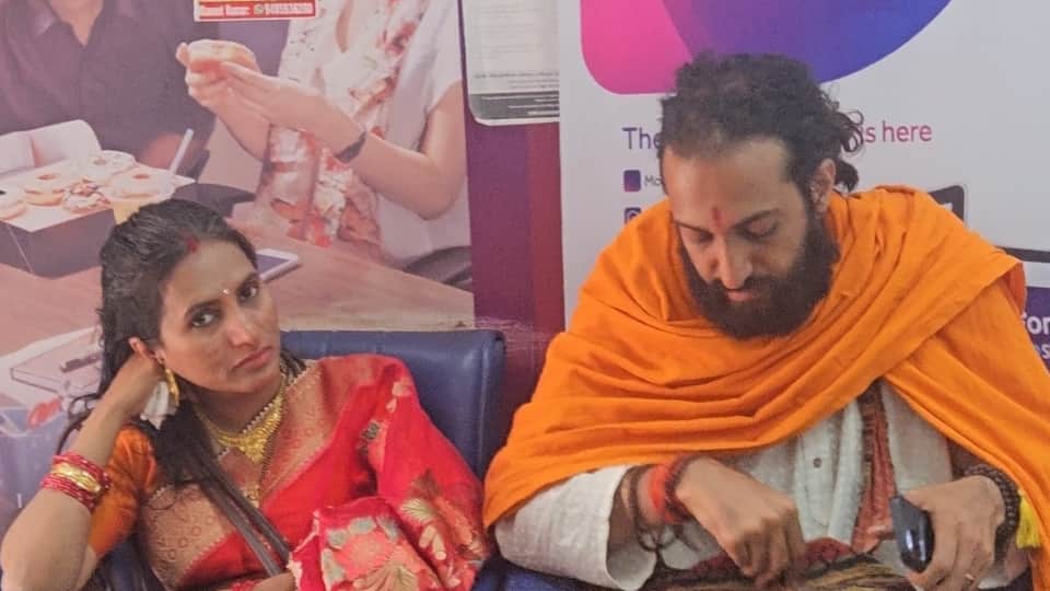 IIT Abhay Singh Known as IITian Baba Marrying Engineer Wife Know Details in Hindi