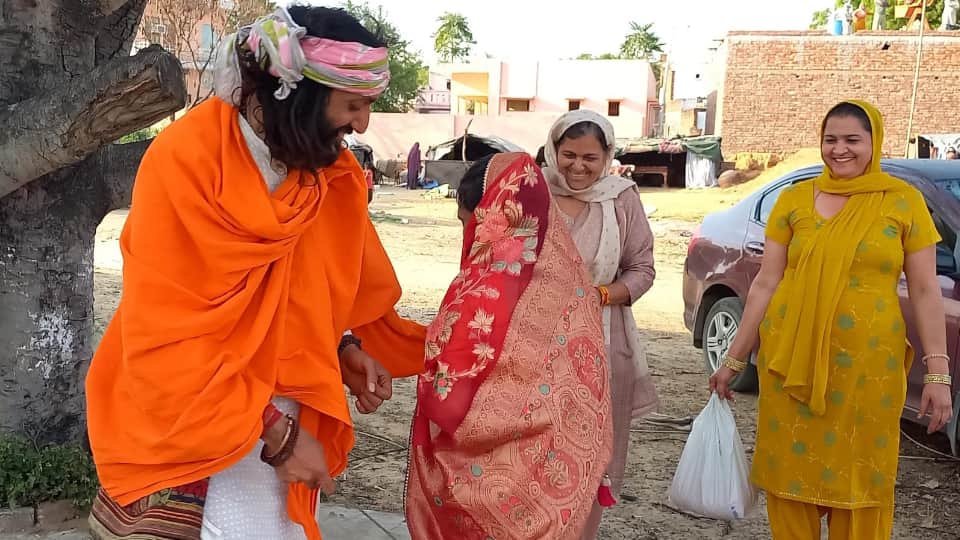 IIT Abhay Singh Known as IITian Baba Marrying Engineer Wife Know Details in Hindi