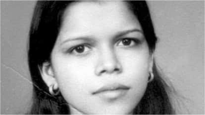 Zeenat Aman Shares Her first professional photographs Revealed how How Dev Anand Discovered Her