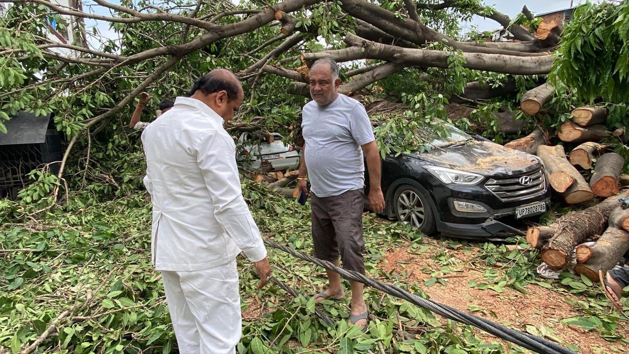 Kanpur MLA Surendra Maithani reviews relief work after storm, orders fast action