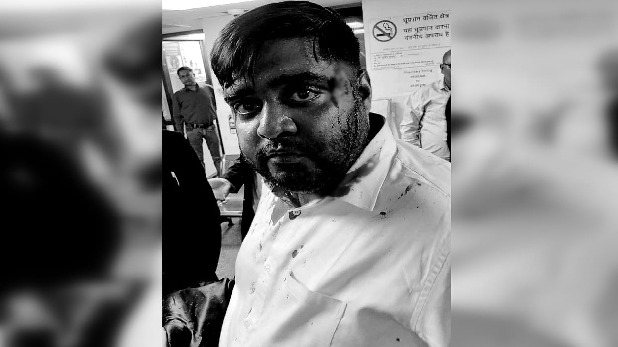 Lawyer attacked with knife in Karkardooma Court
