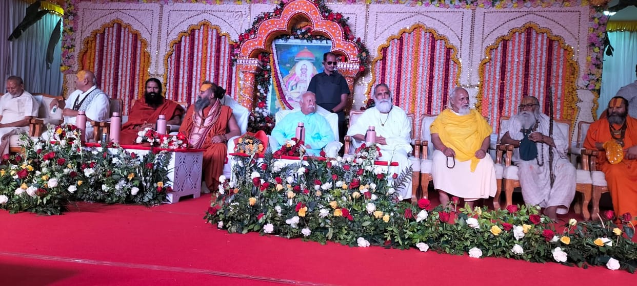 RSS Chief Mohan Bhagwat Visits Malookpeeth Offers Prayers and Calls for Unity
