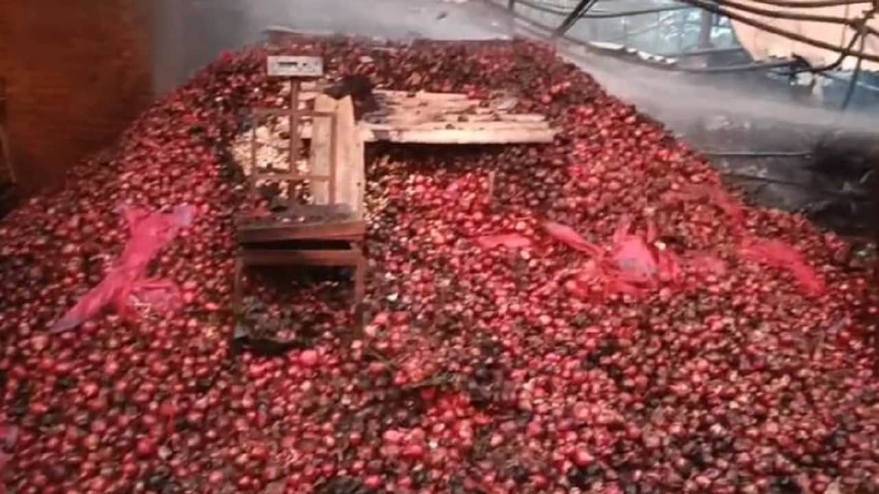 सब्जी और फल मंडी में लगी आग