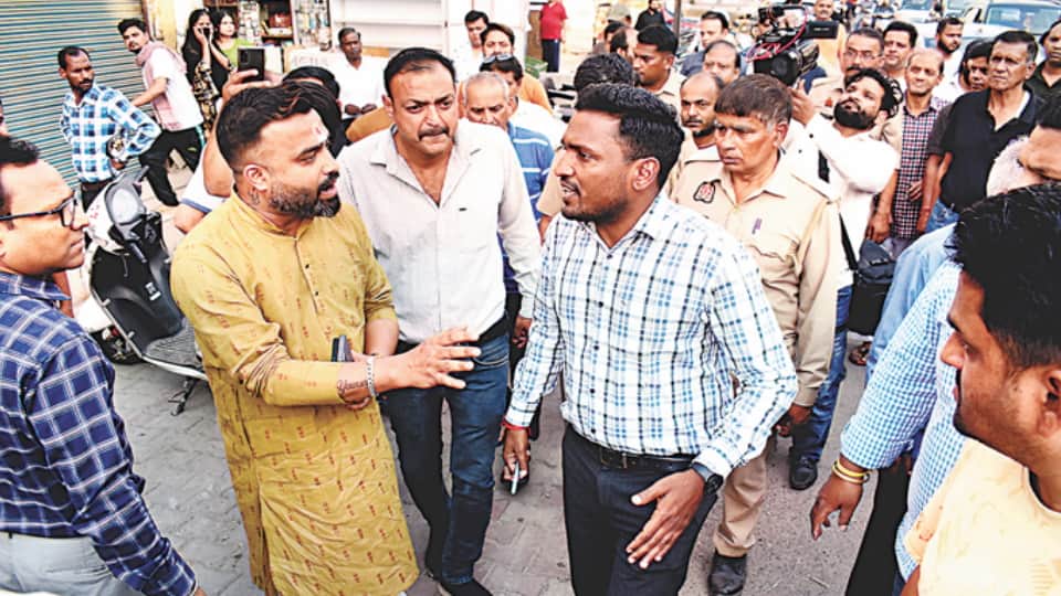 UP: Chaos in Meerut Central Market After Supreme Court Order; Traders Announce  Do-or-Die  Protest