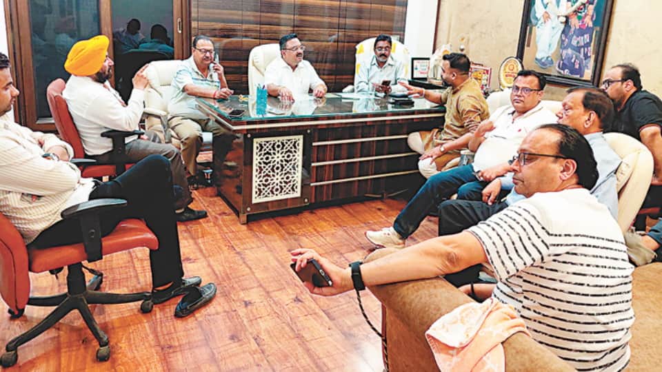 UP: Chaos in Meerut Central Market After Supreme Court Order; Traders Announce  Do-or-Die  Protest