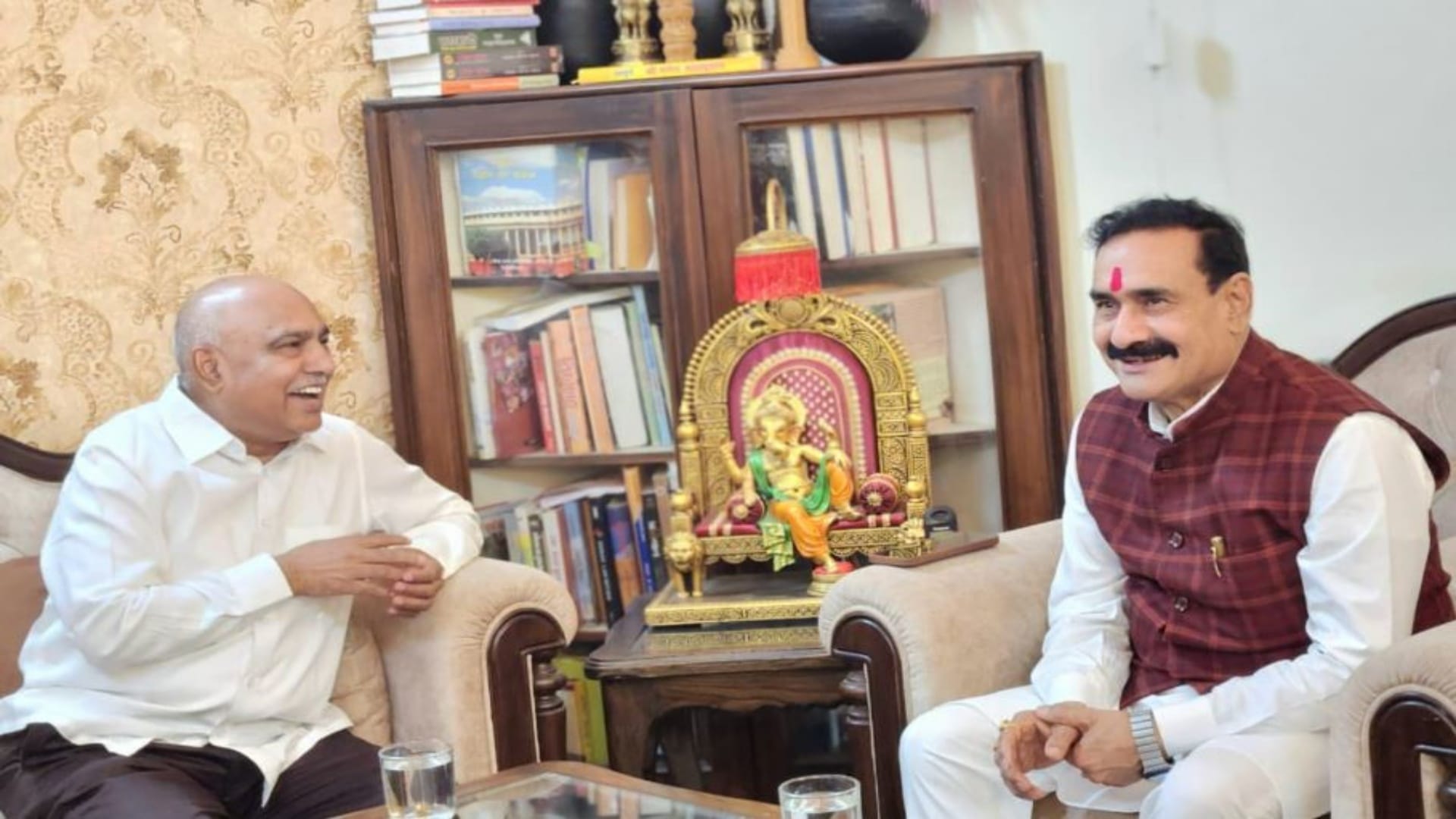 डॉ. नरोत्तम मिश्रा से मिलने पहुंचे प्रदेश अध्यक्ष हेमंत खंडेलवाल